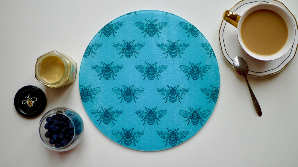 
            
                Load image into Gallery viewer, Blue Small Bee Glass Worktop Saver - Chopping Board - Placemat - Kitsch Republic
            
        